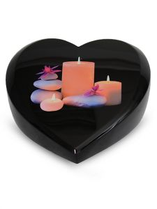 Urna funerária coração de fibra de vidro com velas