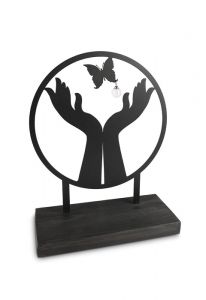 Escultura urna 'Mãos com borboleta' com pérola para cinzas