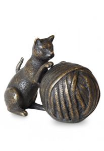 Mini urna cinzas gato com novelo de lã