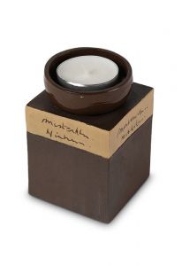 Mini urna de cerâmica para cinzas com porta-vela marrom